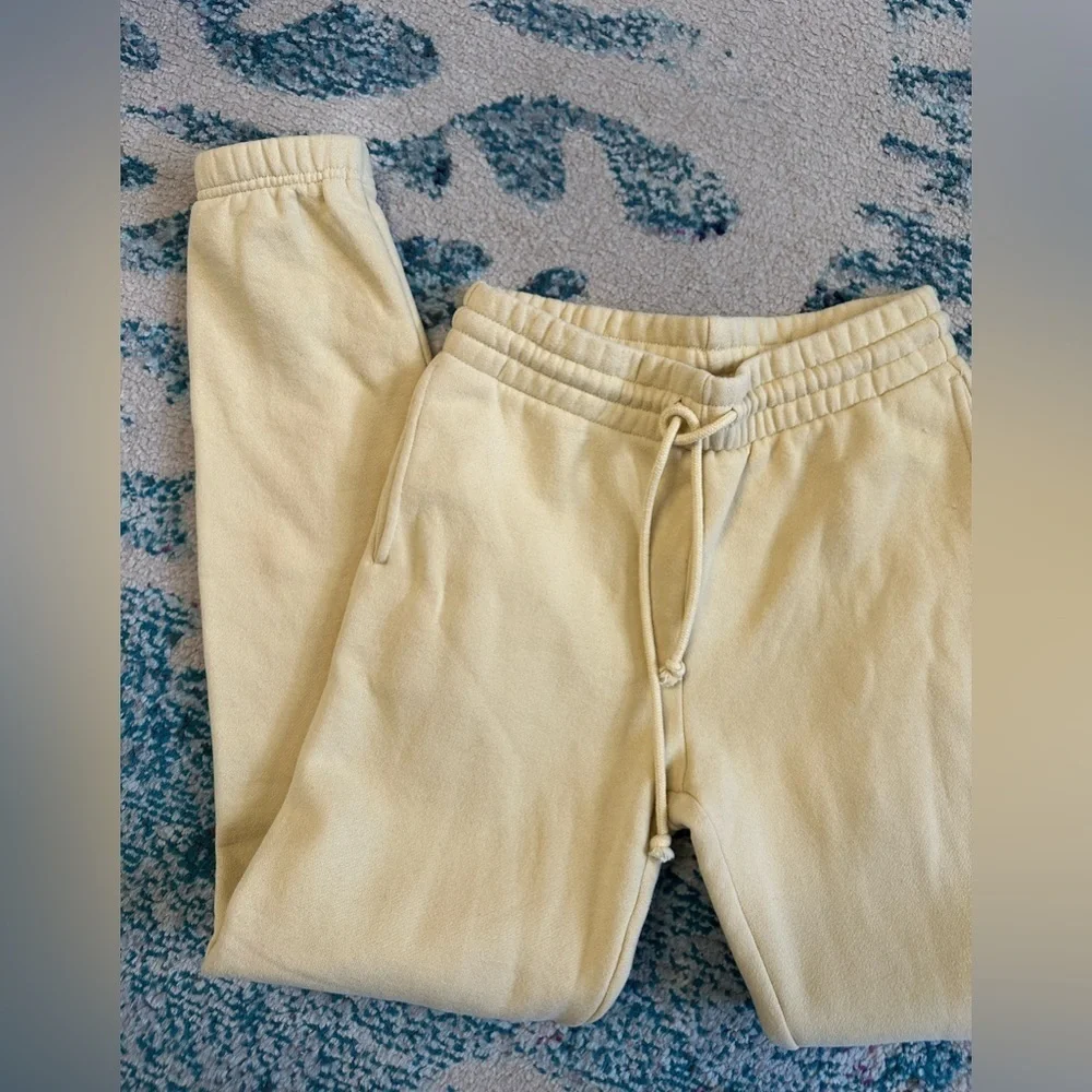 Aritzia TNA Soft Yellow Cozy Fleece Perfect Jogger Sweats